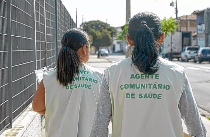 PISO DOS AGENTES COMUNITÁRIOS DE SAÚDE (ACS) E AGENTE DE COMBATE AS ENDEMIAS DEVE SUBIR PARA R$ 3.262 EM 2026 COM REAJUSTE DO SALÁRIO MÍNIMO
