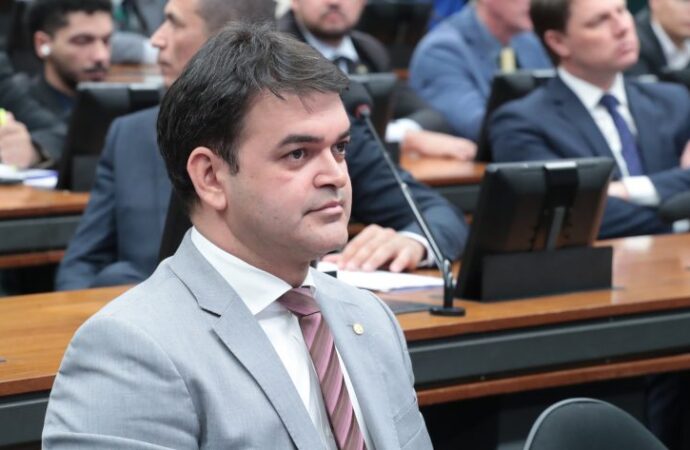 Comissão aprova permissão para Agente de Saúde usar carteira profissional como identidade