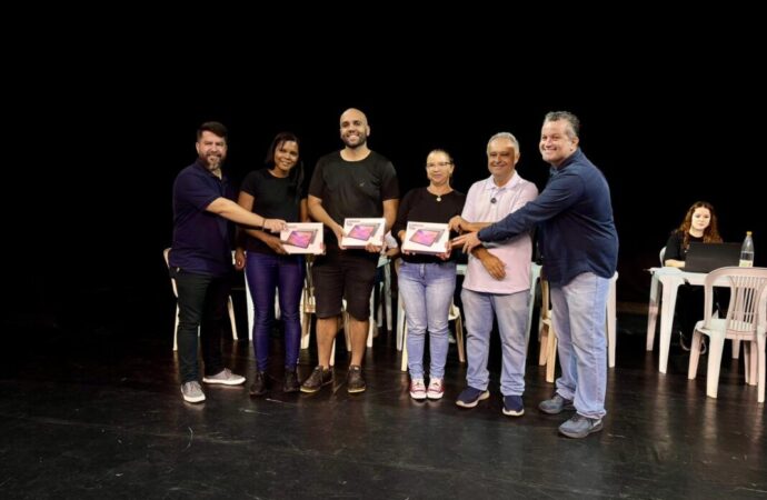 Administração Municipal de Itaúna entrega tablets a Agentes Comunitários de Saúde