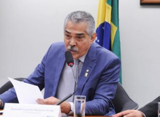 Comissão aprova reduzir carga horária de agente de saúde para 30 horas semanais
