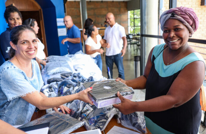 Prefeitura equipa 118 agentes de saúde com tablets e EPIs e fortalece a atenção básica em São Sebastião