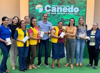 Prefeitura entrega celulares a agentes comunitários de saúde para fortalecer atendimento em Senador Canedo
