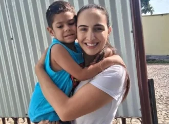 Agente de saúde que salvou bebê reencontra criança anos depois em Divinópolis