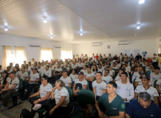 Prefeitura de Parintins realizou, nesta quarta-feira (24), a entrega de cerca de 240 dispositivos móveis para Agentes Comunitários de Saúde (ACS)