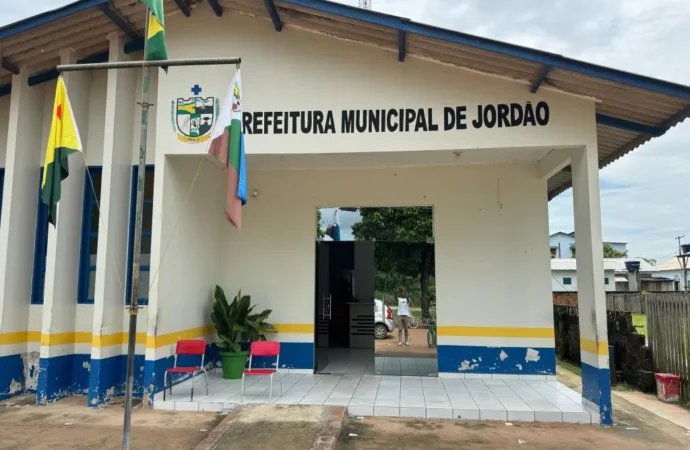 Jordão cria comissão para elaborar plano de carreira dos profissionais da Saúde
