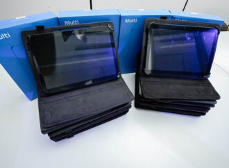 Novos tablets modernizam trabalho dos agentes comunitários de saúde em Lauro de Freitas