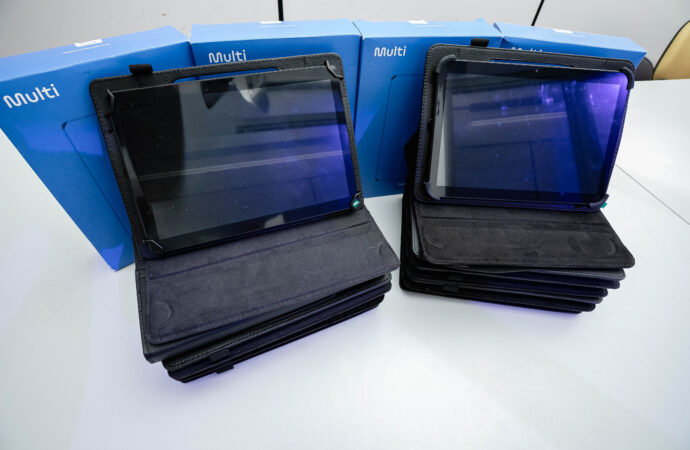 Novos tablets modernizam trabalho dos agentes comunitários de saúde em Lauro de Freitas