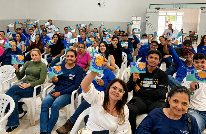 Agentes de saúde e endemias participam de ação sobre rede de esgoto
